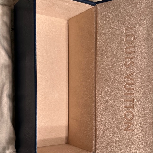 Louis Vuitton Petit Soupçon CatEye Sunglasses - Picture 15 of 16